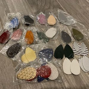 Earrings New Bundle of 23 Pair